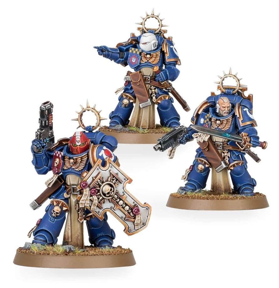 Warhammer 40,000 Space Marines Bladeguard Veteran Squad – 3 Plastic Miniatures with Power Swords & Storm Shields, Customizable Warhammer 40K Model Kit for Collectors & Tabletop Gaming